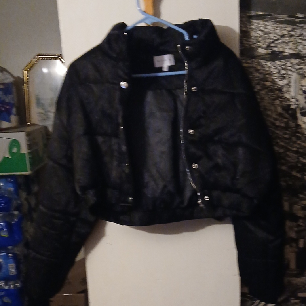 Better Be Black Cropped Puffer Jacket Size Lsrge